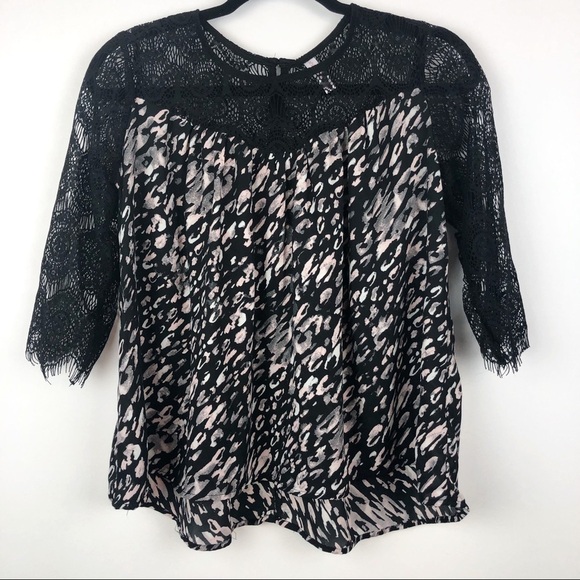 Xhilaration Lace Shoulders Loose Fit Top Blouse Size Medium - Picture 1 of 7